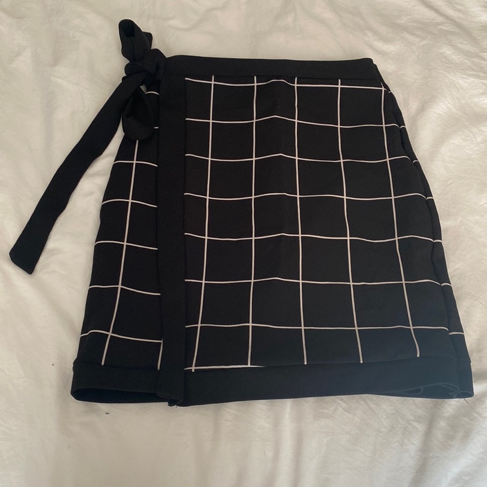 Lulus Black and white check wrap mini skirt with bow size small